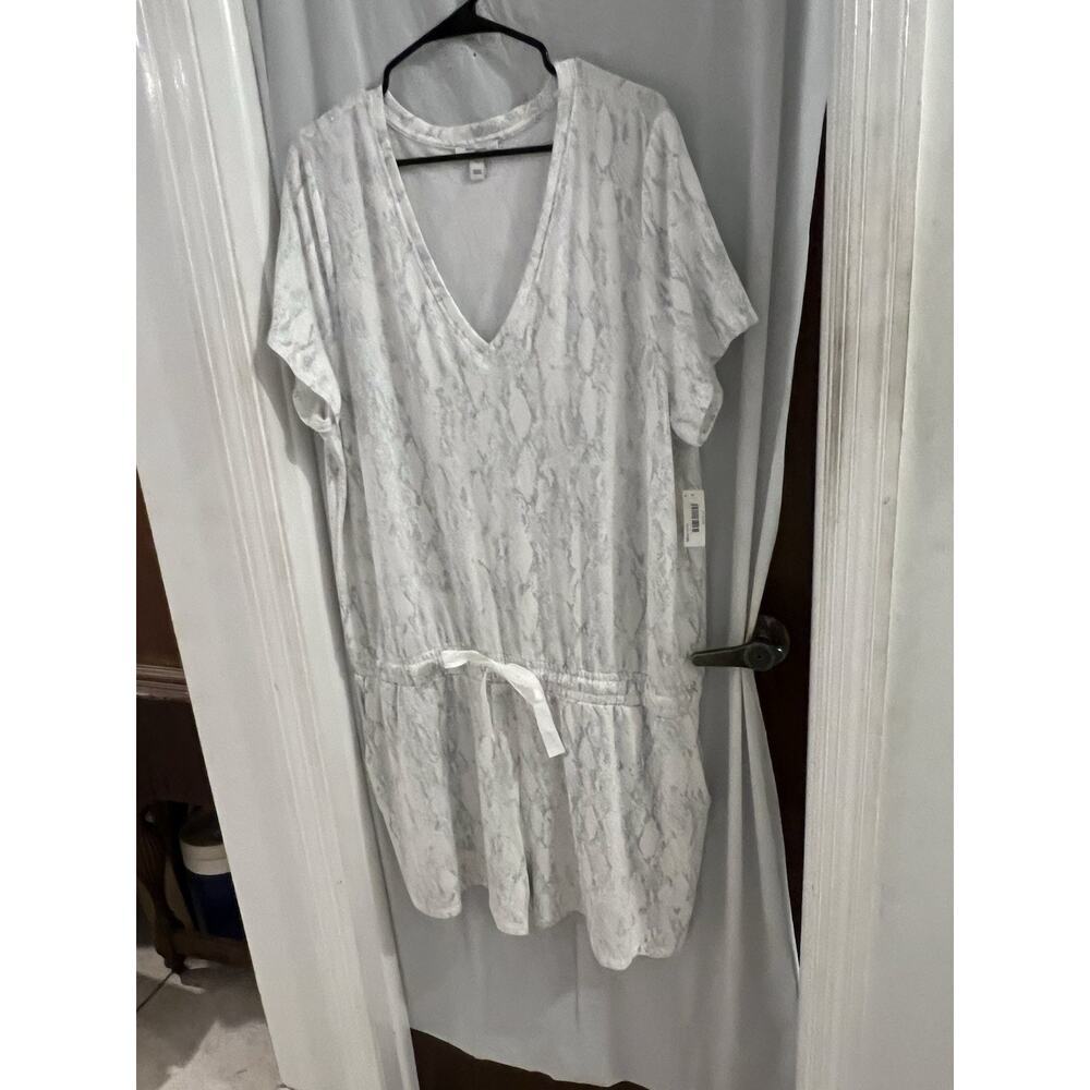 NWT Daily Ritual White & Light Gray Snake Skin Pattern Soft Romper Sz Xxl